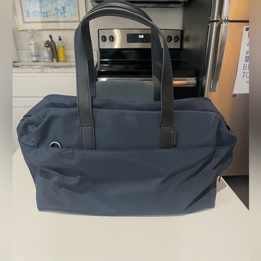 AWAY The Everywhere Bag- Navy